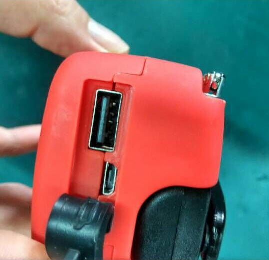 Güneş enerjili el kranklı USB şarjlı radyo el feneri