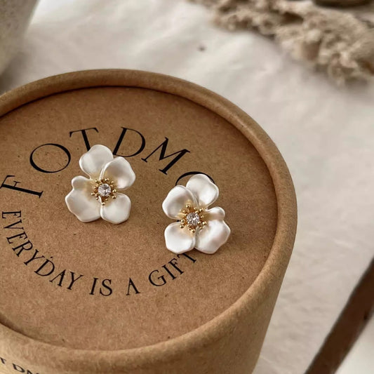 Exquisite Refined Grace High-grade Flower Women's Special-interest Design All-match Earrings