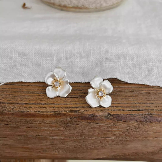 Exquisite Refined Grace High-grade Flower Women's Special-interest Design All-match Earrings